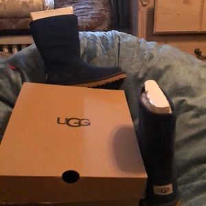 Ugg Girls Size 3.  Lil Sunshine Navy Boots.
